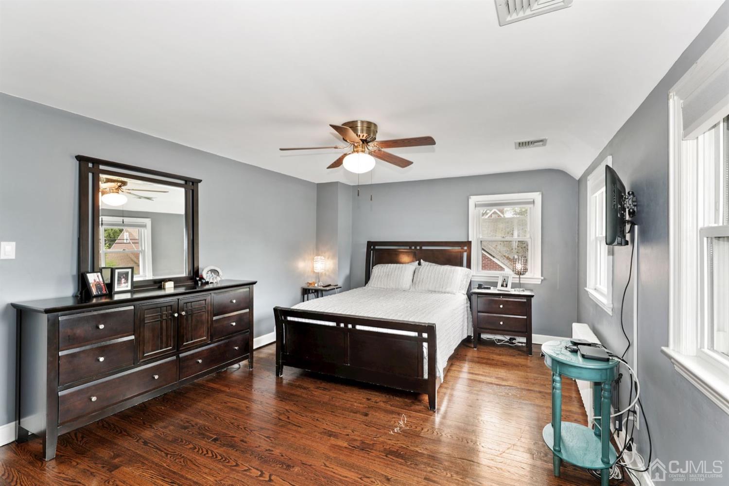 13 Edgewood Road Linden, NJ 07036 - Photo 9 of 14 a bedroom with a bed and wooden floor