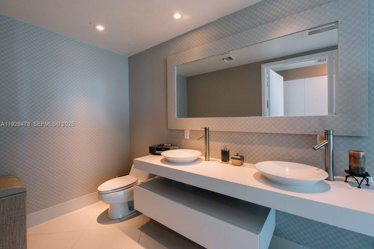 92 Southwest 3rd Street, Unit 1512 Miami, FL 33130 - Photo 6 of 15 a bathroom with a sink and a toilet
