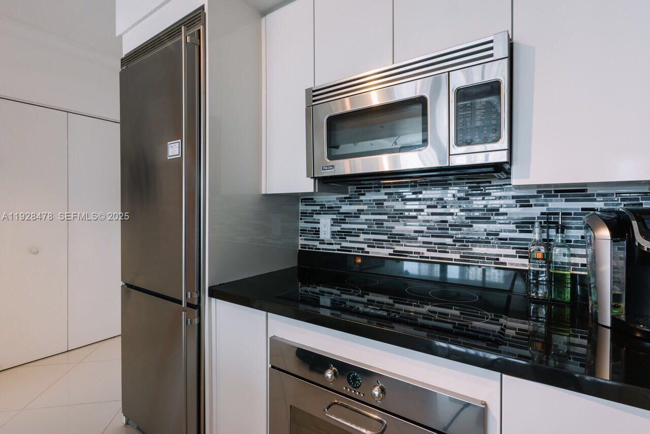 92 Southwest 3rd Street, Unit 1512 Miami, FL 33130 - Photo 8 of 15 a kitchen with a stove and a microwave