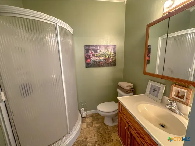 $295,000 | 207 Hubbard Street, Yoakum, TX 77995