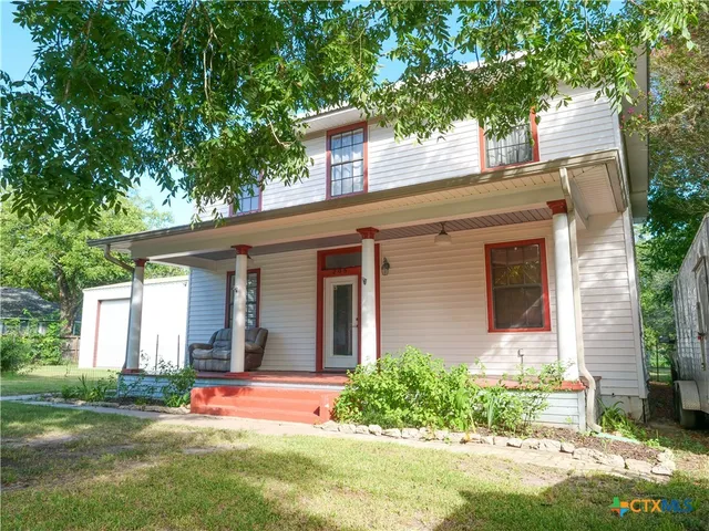 $295,000 | 207 Hubbard Street, Yoakum, TX 77995