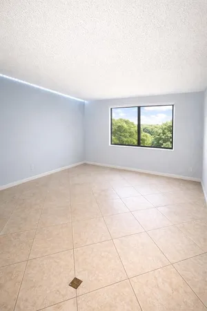 $2,100 | 737 Southeast 1st Way, Unit 302, Deerfield Beach, FL 33441