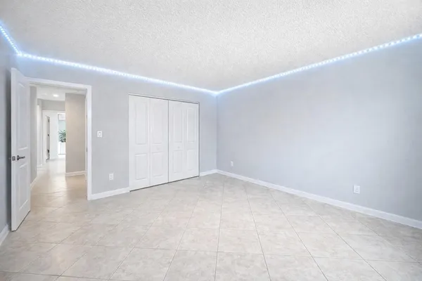 $2,100 | 737 Southeast 1st Way, Unit 302, Deerfield Beach, FL 33441