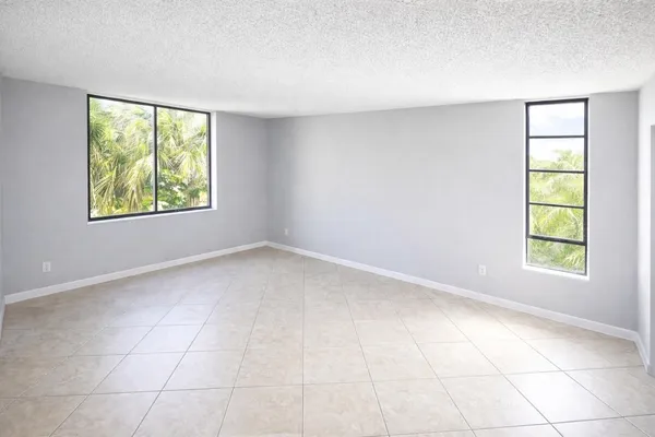 $2,100 | 737 Southeast 1st Way, Unit 302, Deerfield Beach, FL 33441