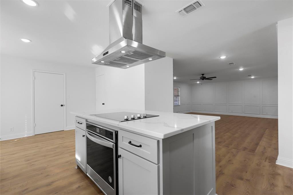 5204 Partridge Road Fort Worth, TX 76132 - Photo 11 of 34 Open floorpan makes for easy sightlines