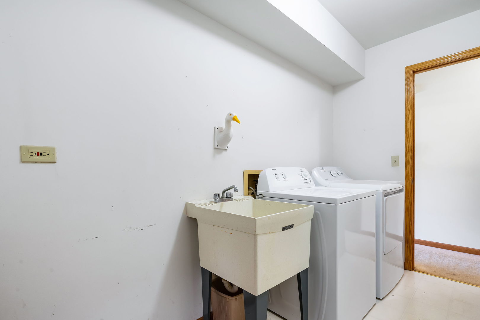 801 Eagle Creek Road Elwood, IL 60421 - Photo 13 of 17 a utility room with dryer and washer