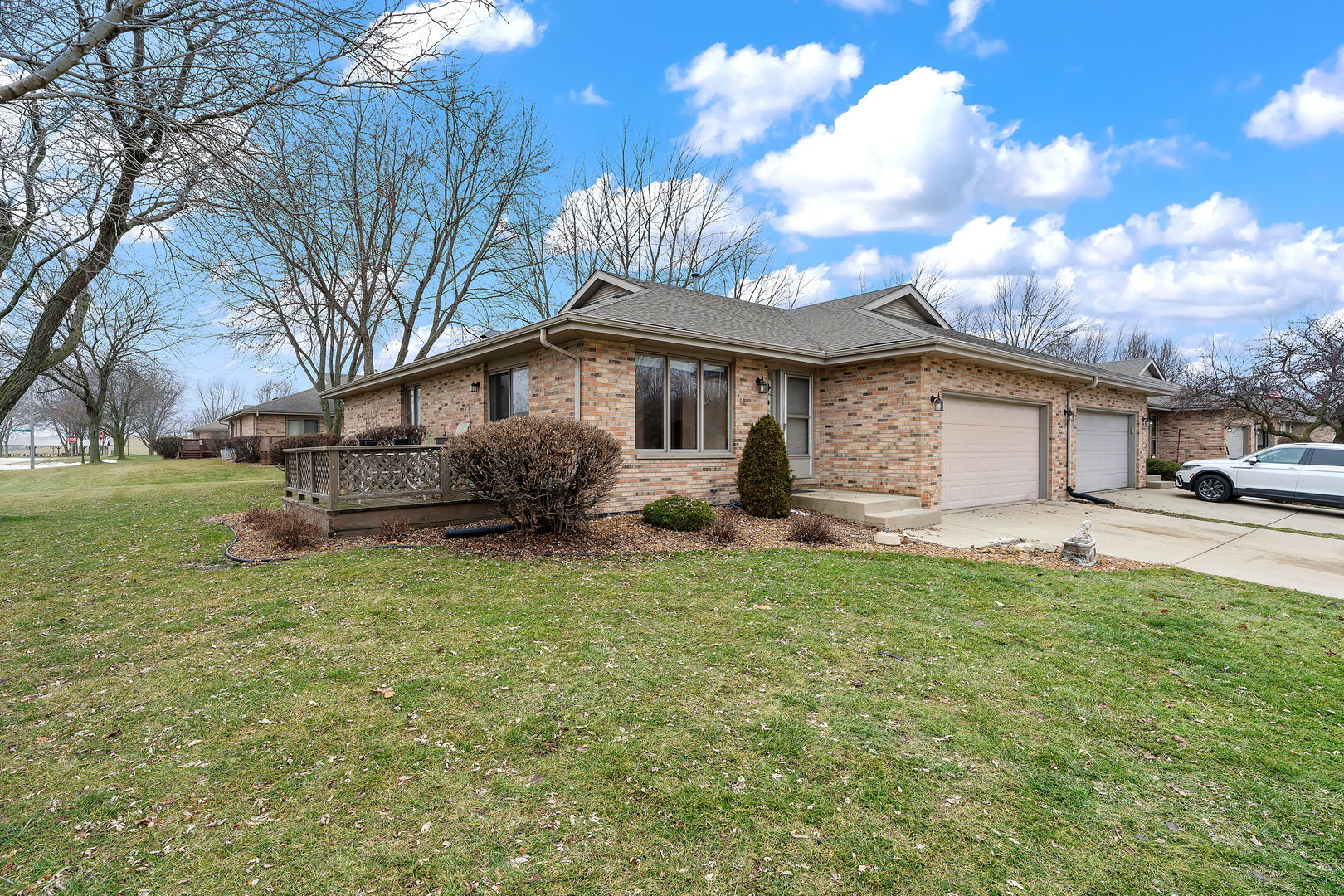 801 Eagle Creek Road Elwood, IL 60421 - Photo 2 of 17 a front view of a house with garden