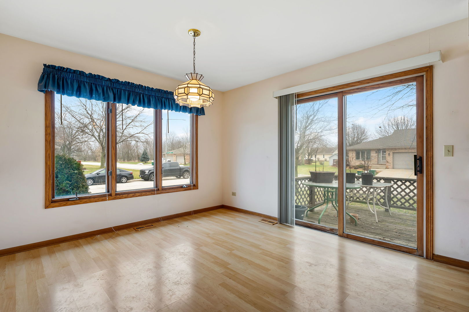 801 Eagle Creek Road Elwood, IL 60421 - Photo 3 of 17 a view of livingroom with window