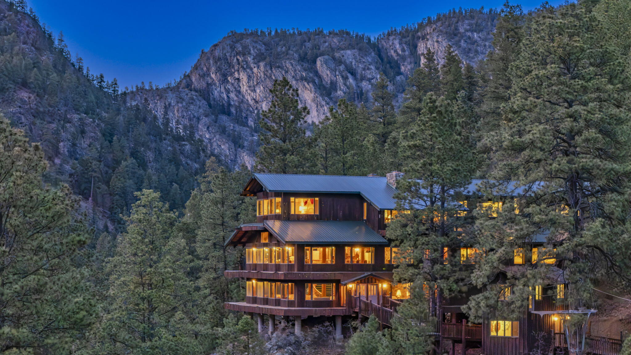 Lodge Main