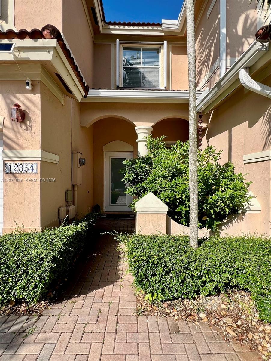 12354 Southwest 124th Path Miami, FL 33186 - Photo 5 of 34 Gallery Image 5