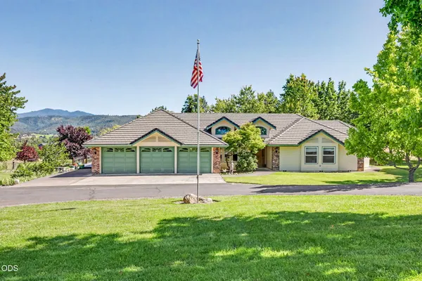$998,808 | 3939 Tami Lane, Central Point, OR 97502
