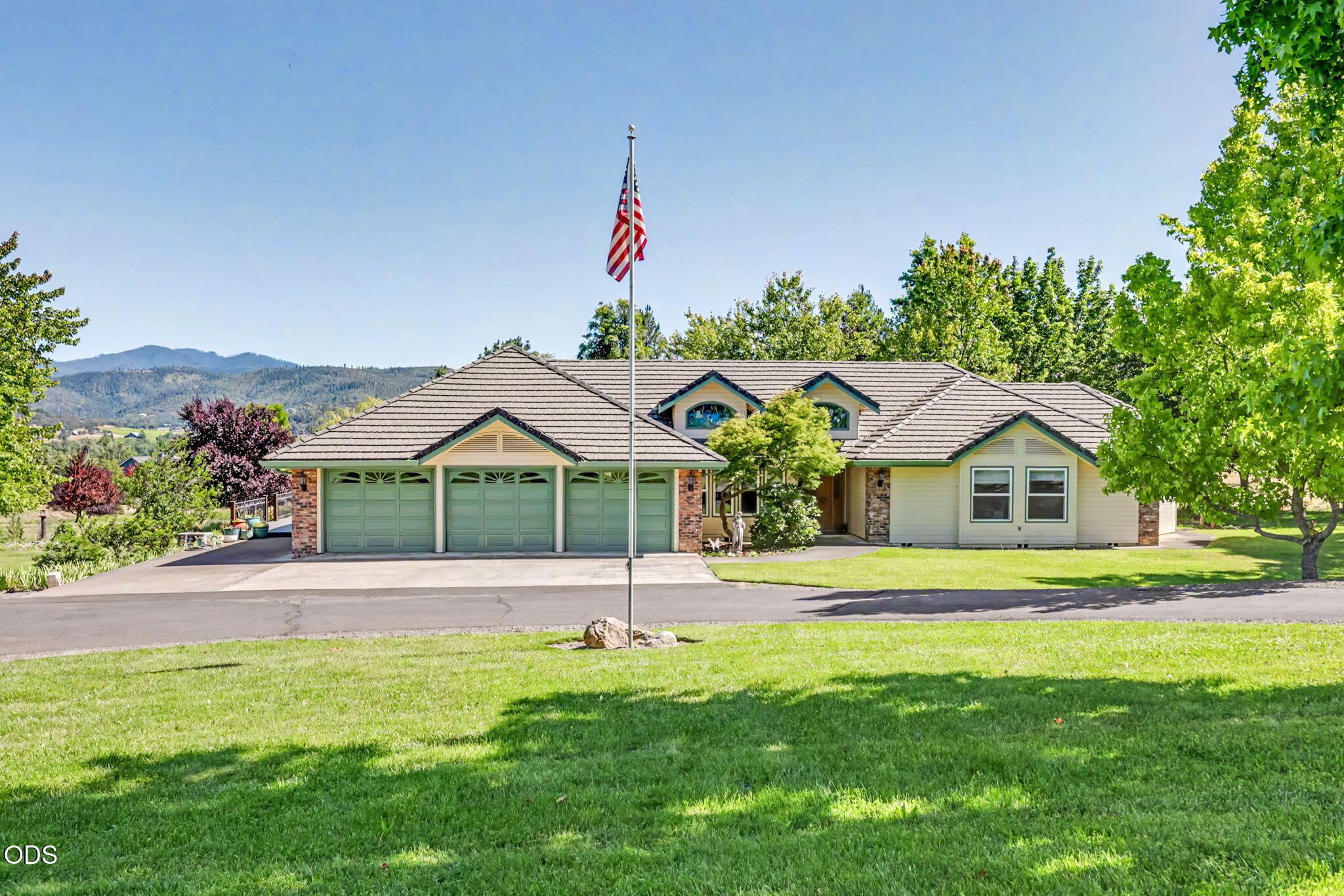 3939 Tami Lane Central Point, OR 97502 - Photo 1 of 57