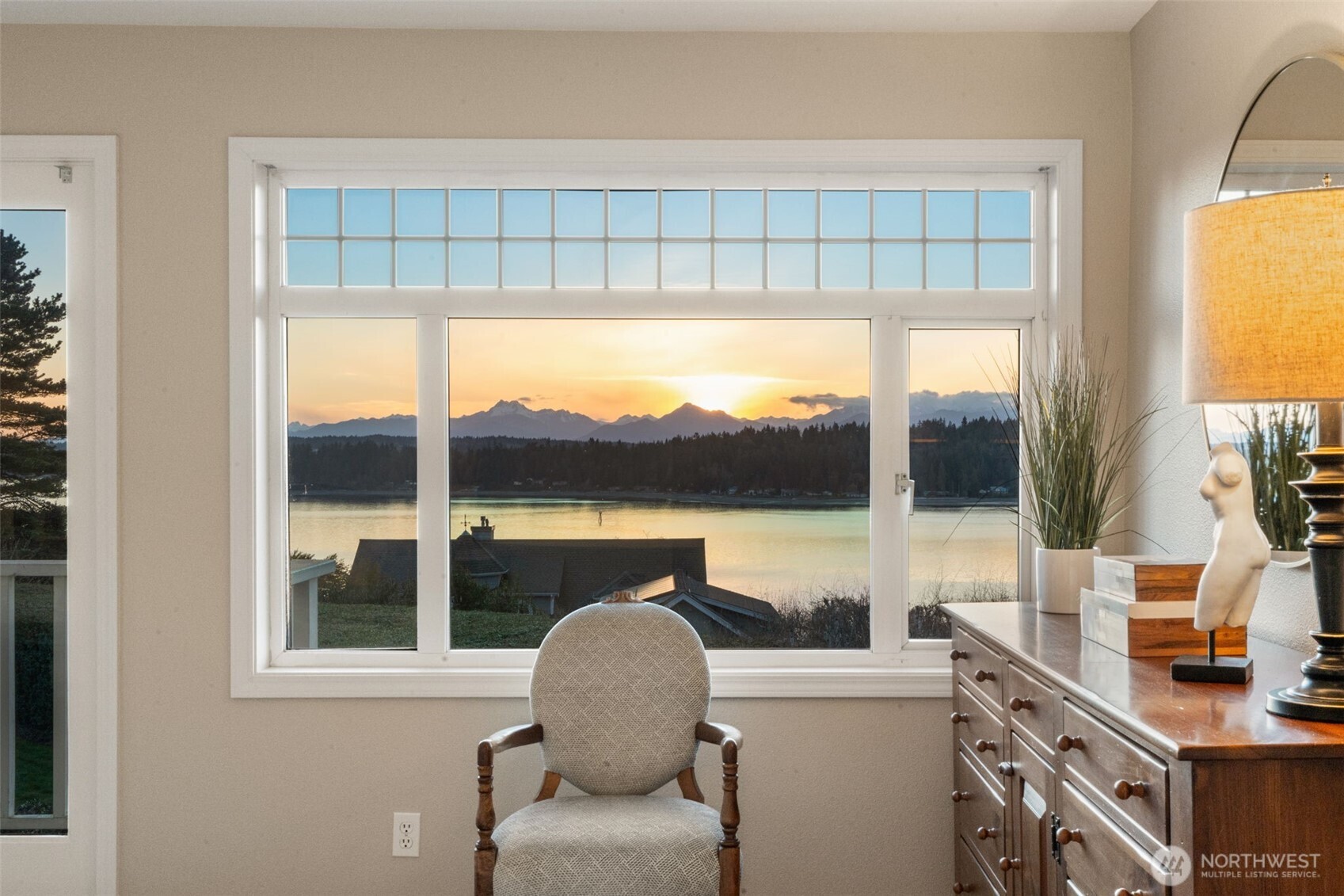 14735 Henderson Road Northeast Bainbridge Island, WA 98110 - Photo 18 of 35