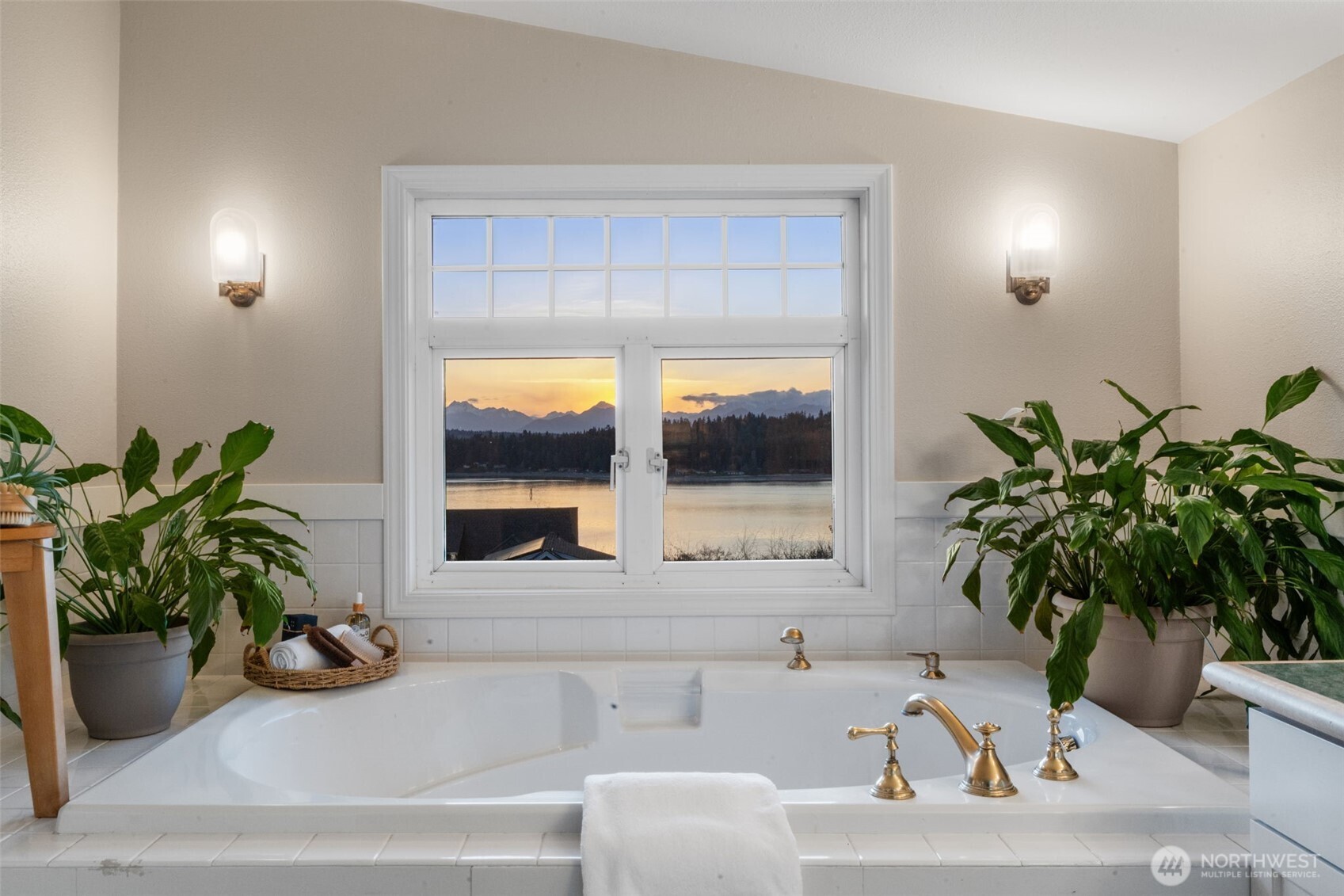 14735 Henderson Road Northeast Bainbridge Island, WA 98110 - Photo 22 of 35