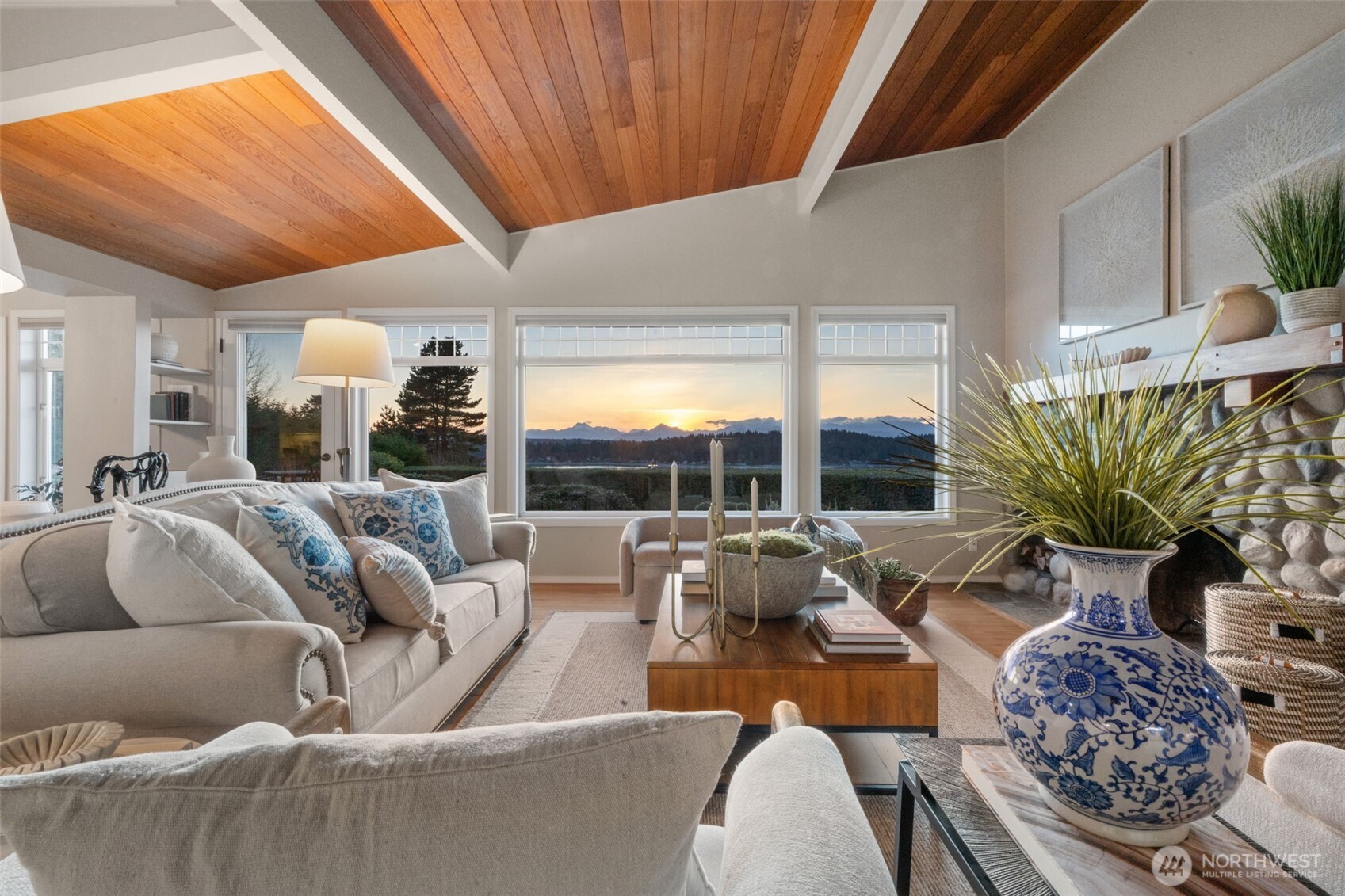 14735 Henderson Road Northeast Bainbridge Island, WA 98110 - Photo 8 of 35