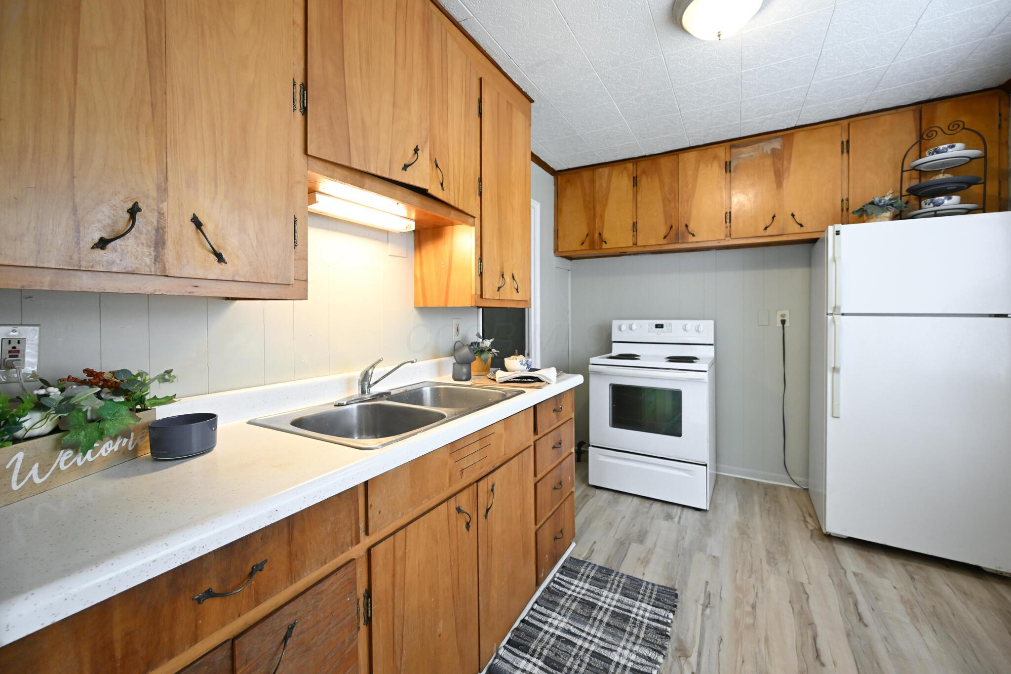 1715 Summit Street Springfield, OH 45503 - Photo 8 of 29 20250716-1715 Summit-009