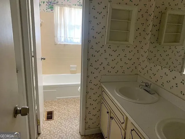 $329,000 | 825 South Forest Lake Drive, Macon, GA 31210