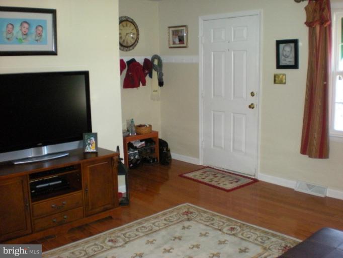 5 St Pats Circle Elkton, MD 21921 - Photo 17 of 27 Living Room
