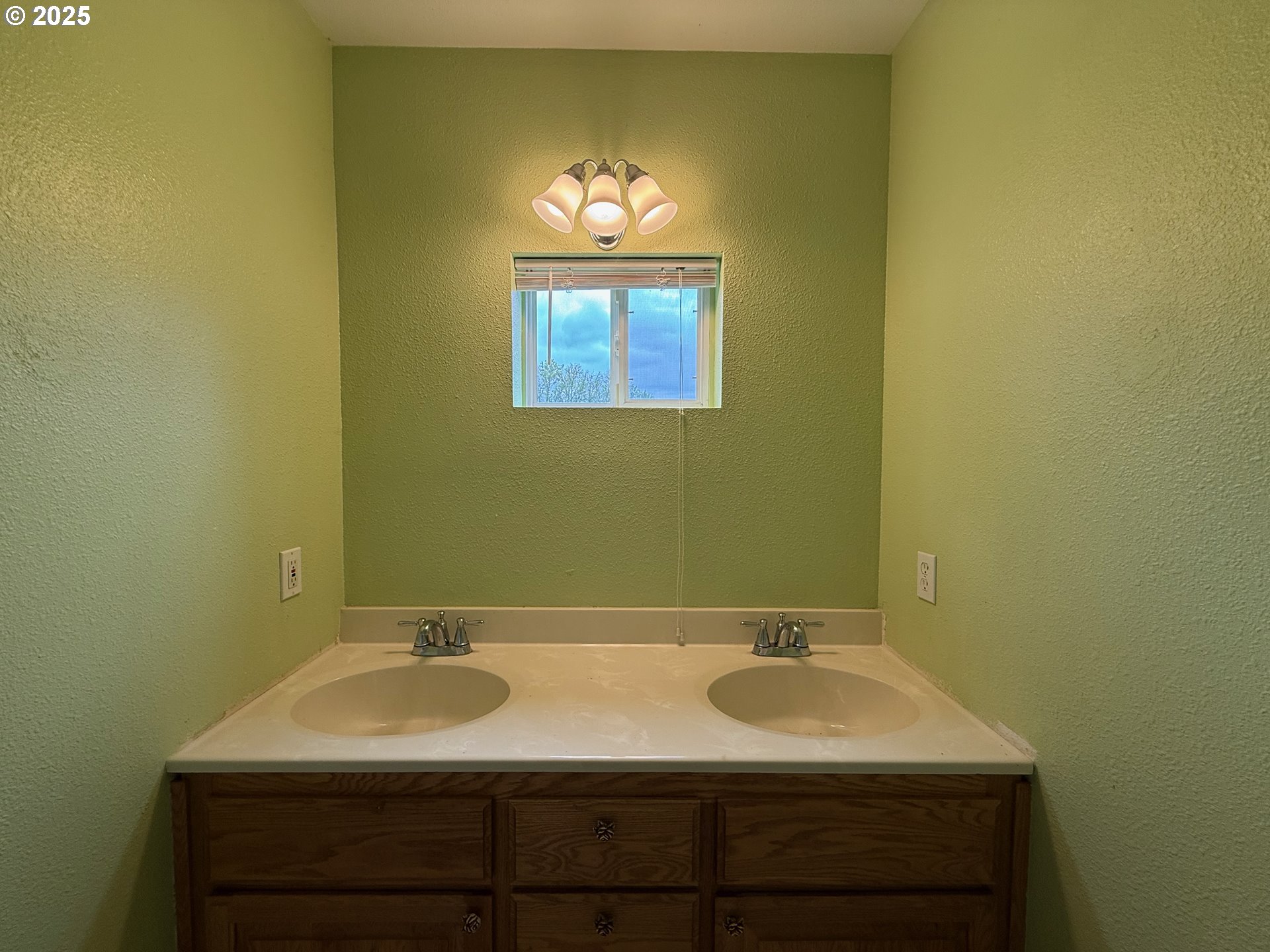 205 Fair Oaks Road Oakland, OR 97462 - Photo 12 of 42 Gallery Image 12