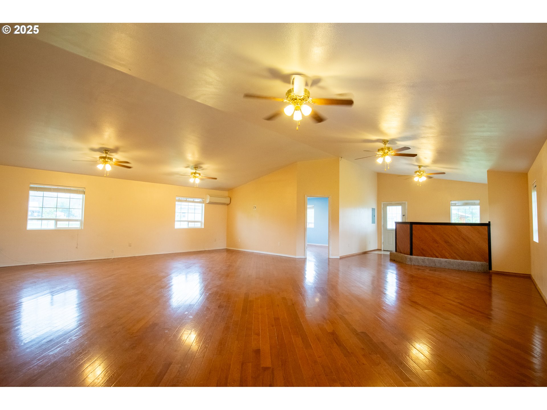 205 Fair Oaks Road Oakland, OR 97462 - Photo 13 of 42 Great Room