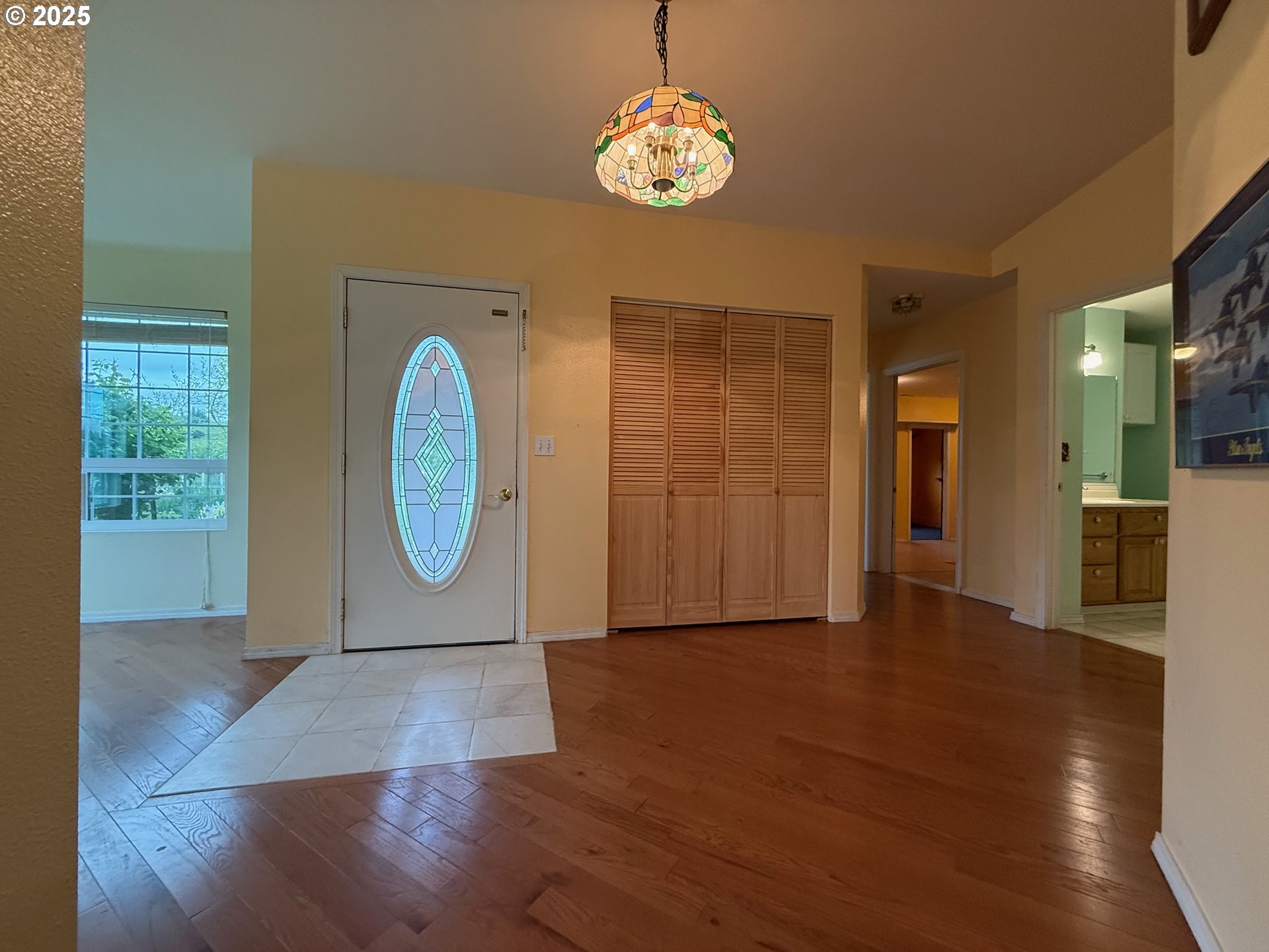 205 Fair Oaks Road Oakland, OR 97462 - Photo 2 of 42 Entrance/Foyer
