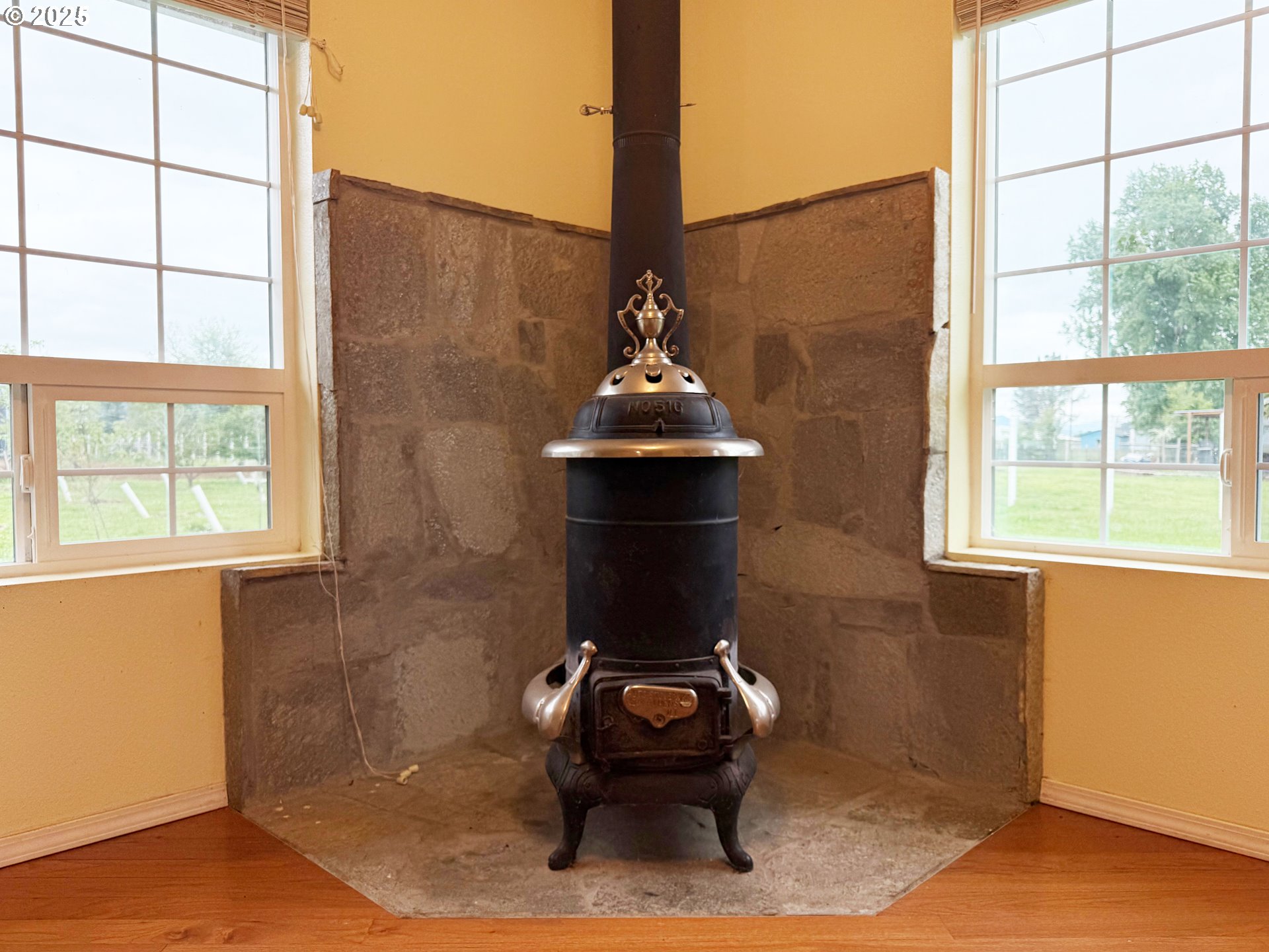 205 Fair Oaks Road Oakland, OR 97462 - Photo 24 of 42 Fireplace Wood Burning Stove/Insert