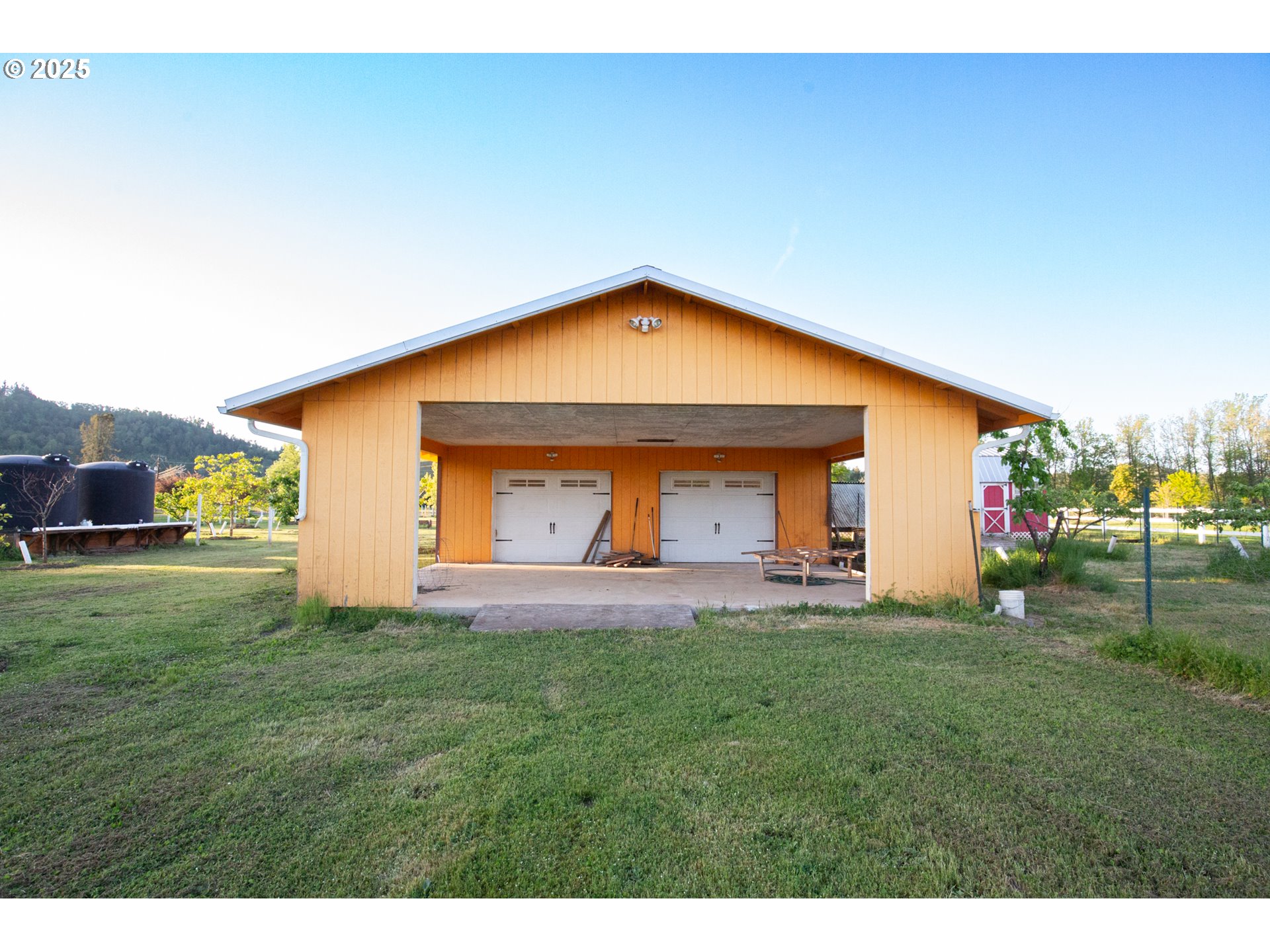 205 Fair Oaks Road Oakland, OR 97462 - Photo 32 of 42 Garage