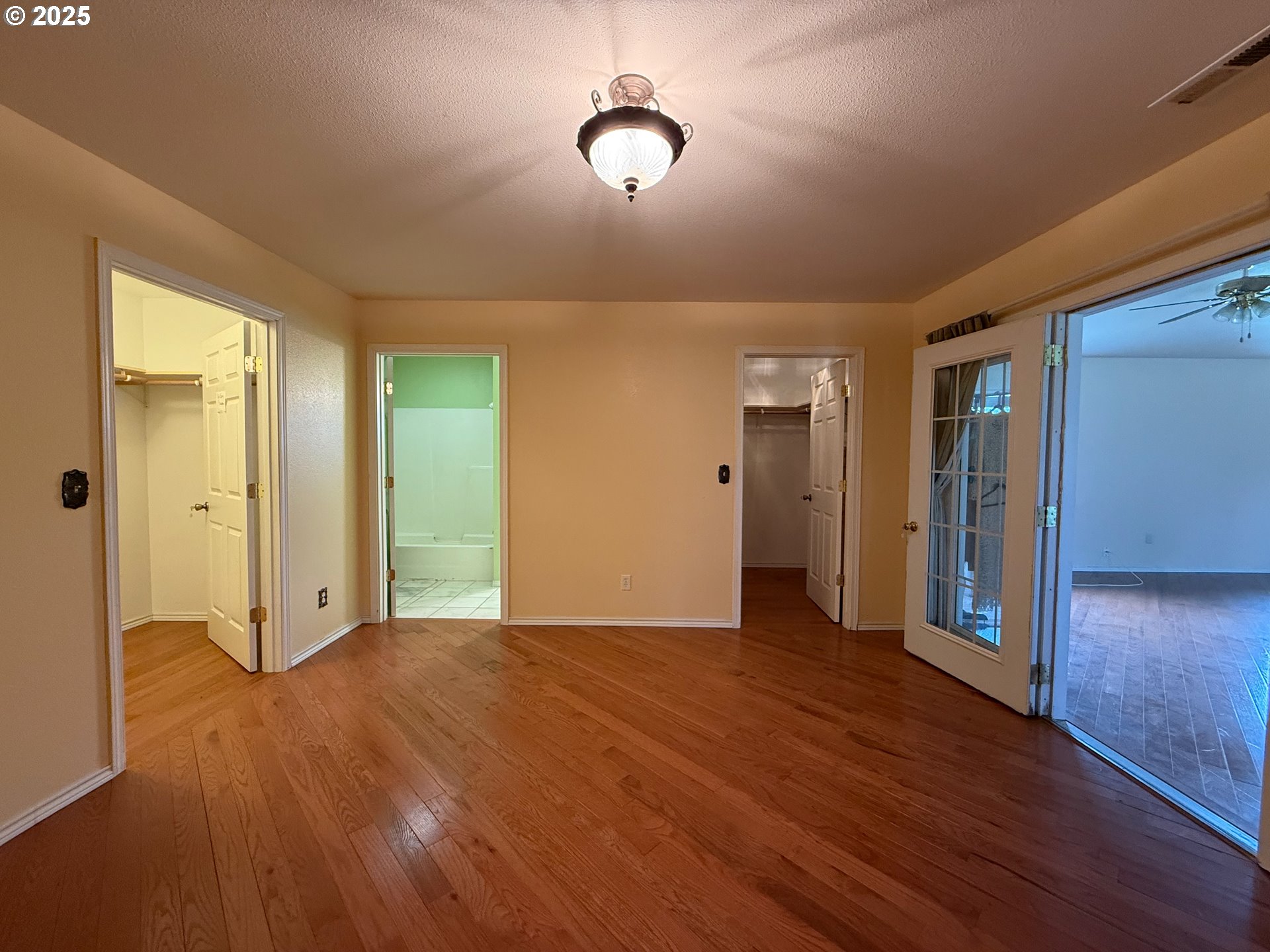 205 Fair Oaks Road Oakland, OR 97462 - Photo 10 of 42 Primary Bedroom