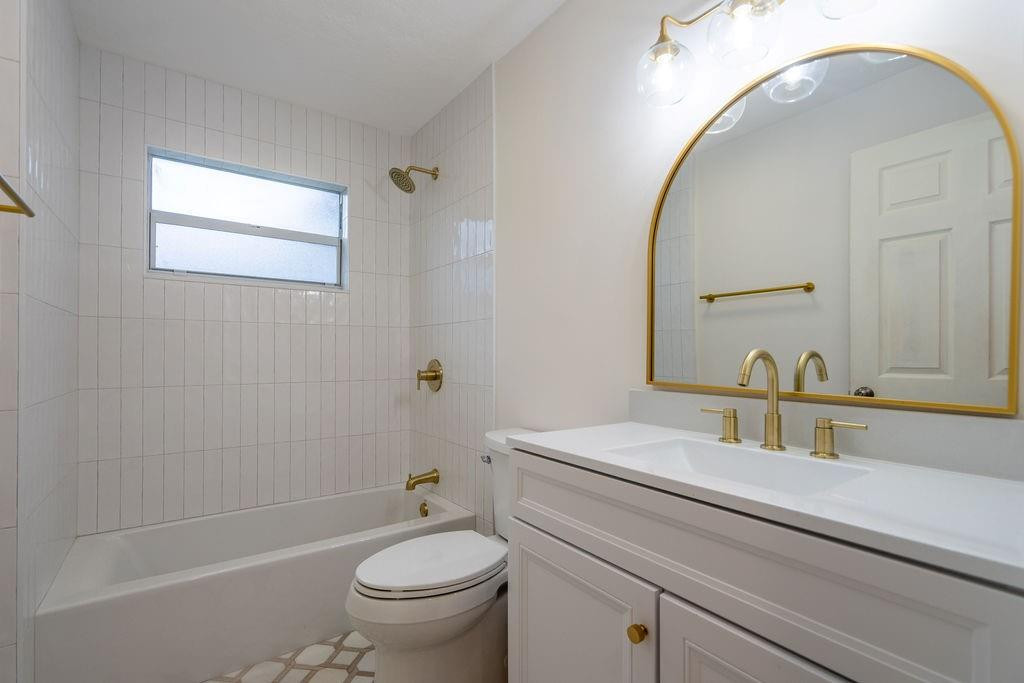 463 Newcastle Street Boca Raton, FL 33487 - Photo 12 of 32 Photo 12