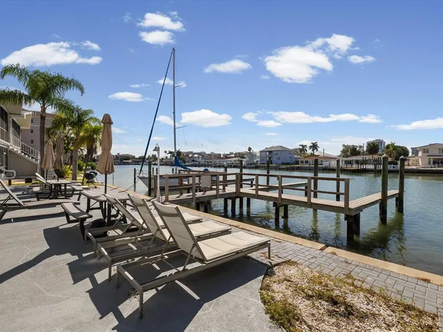 $3,100 | 185 Brightwater Drive, Unit 4, Clearwater Beach, FL 33767