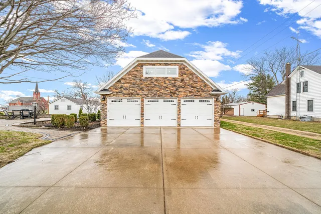 $255,000 | 2513 Woods Street, West Brooklyn, IL 61378