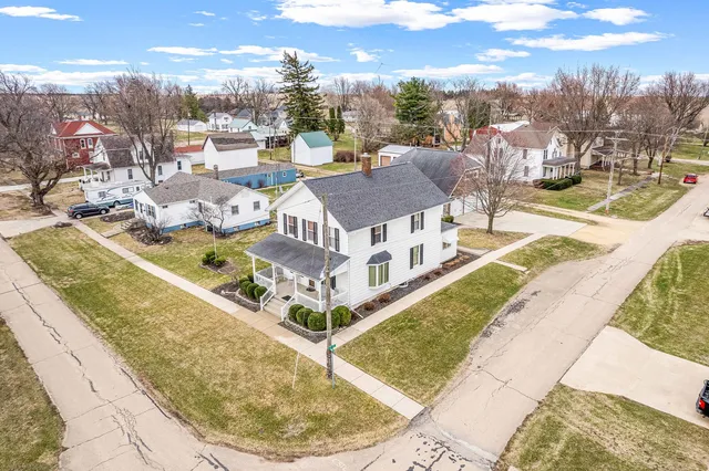 $255,000 | 2513 Woods Street, West Brooklyn, IL 61378