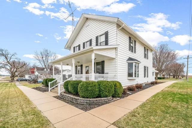$255,000 | 2513 Woods Street, West Brooklyn, IL 61378