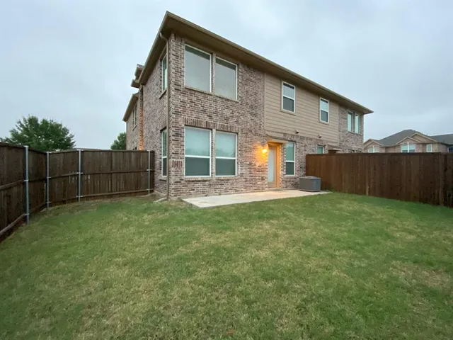 $2,295 | 255 Sherburne Street, Lewisville, TX 75067