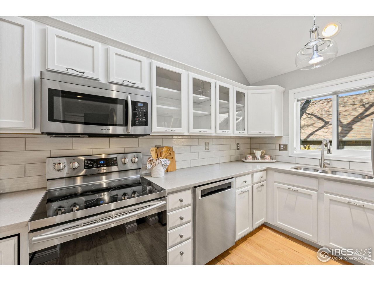 3074 Edison Court Boulder, CO 80301 - Photo 9 of 37 Recessed & pendant lighting