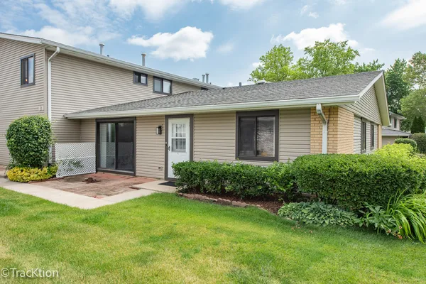 $239,900 | 124 Fairlane Court, Unit C, Bloomingdale, IL 60108