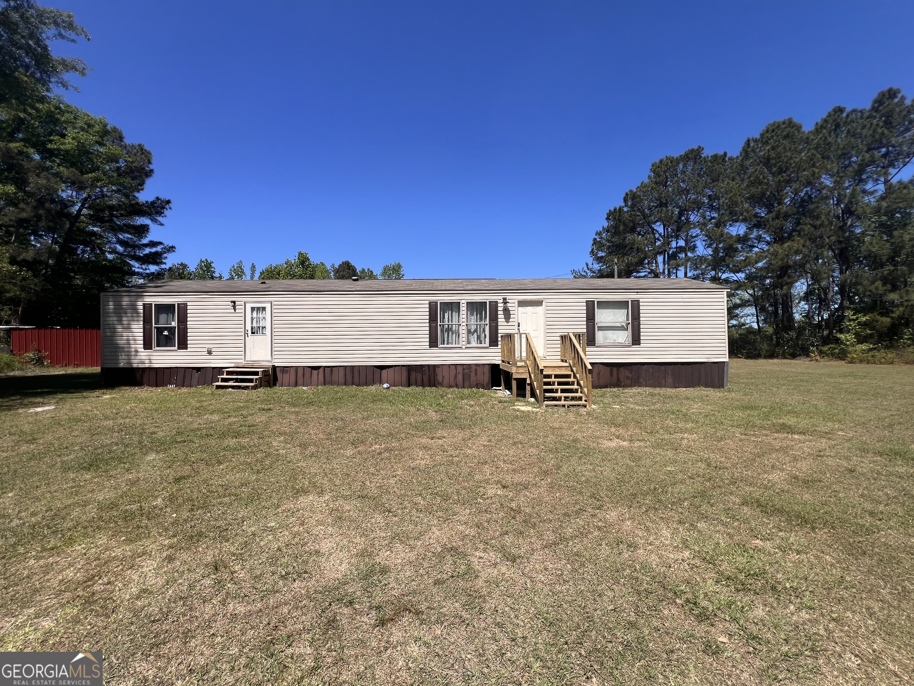 113 Riverview Soperton, GA 30457 - Photo 1 of 16 a house view with a garden space
