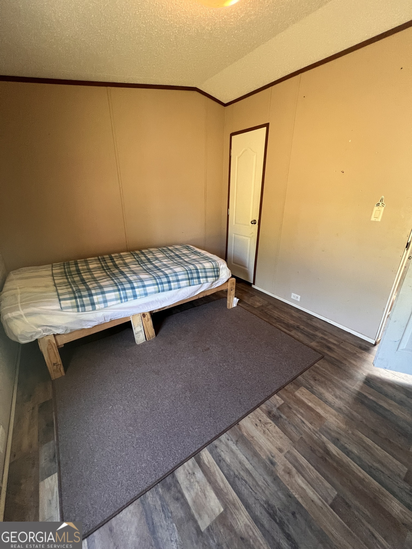 113 Riverview Soperton, GA 30457 - Photo 13 of 16 a view of room with window