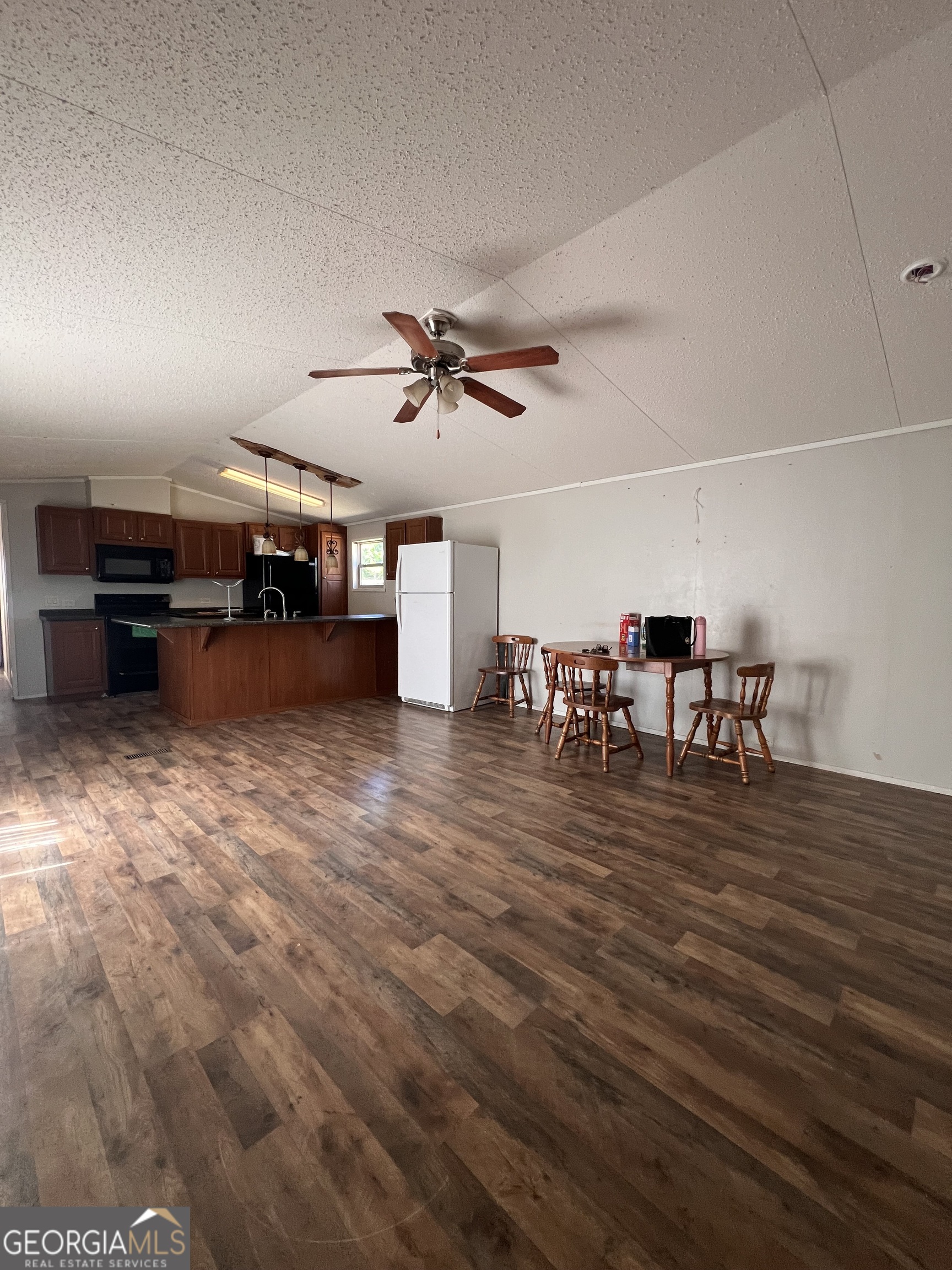 113 Riverview Soperton, GA 30457 - Photo 4 of 16 a living room with furniture and a wooden floor