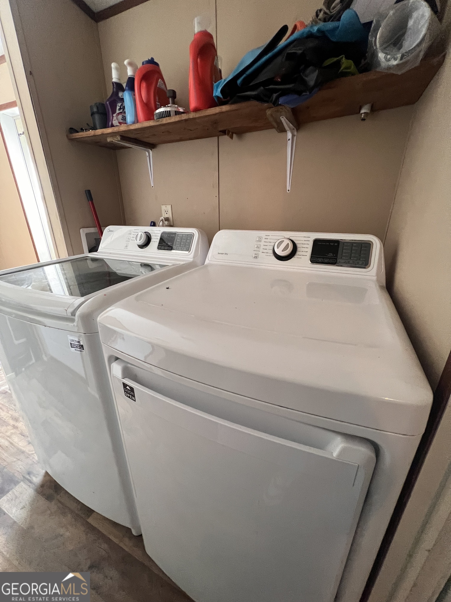 113 Riverview Soperton, GA 30457 - Photo 8 of 16 a utility room with dryer and washer