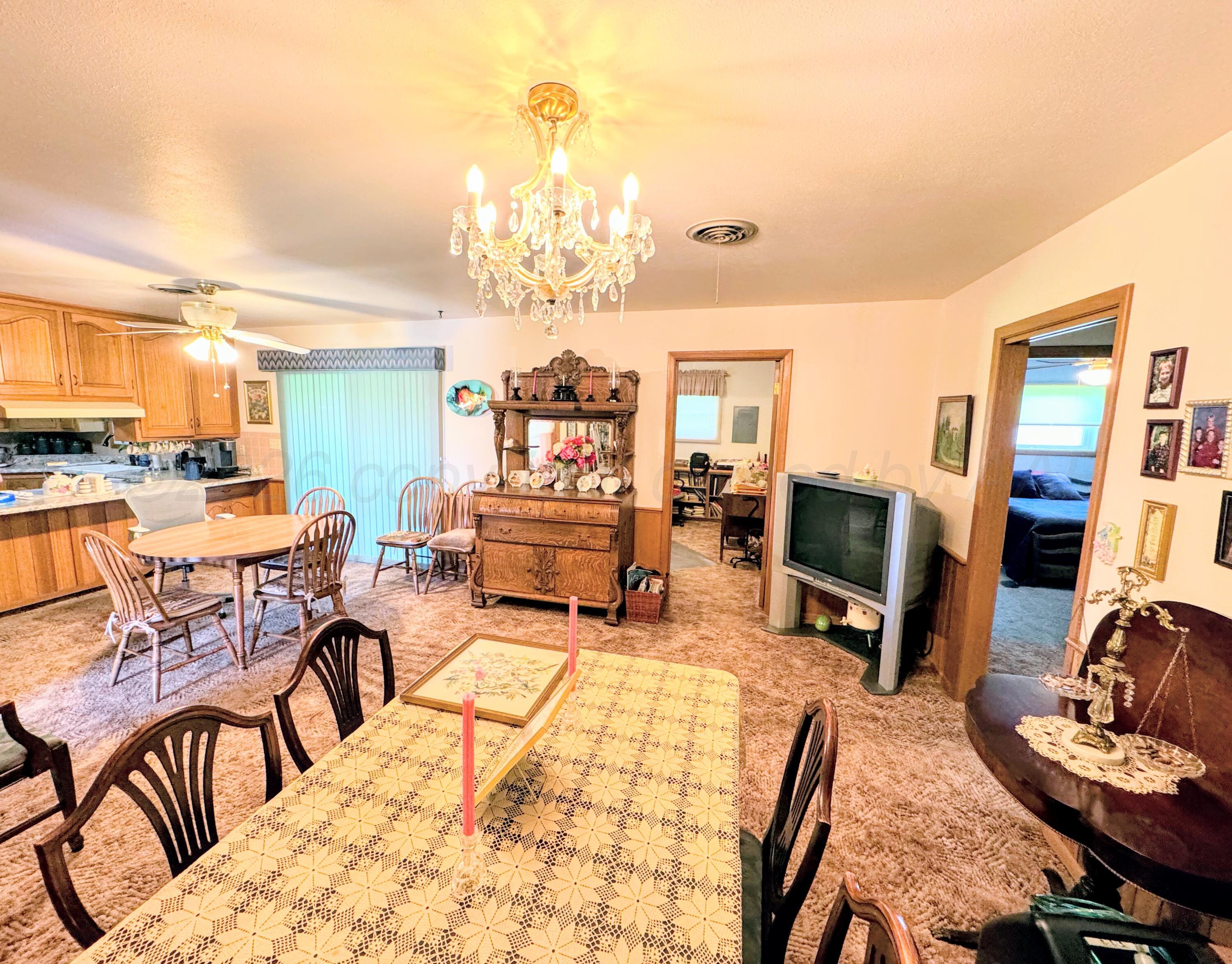 420 South Roland Street Spearman, TX 79081 - Photo 4 of 26 420 S Roland dining room