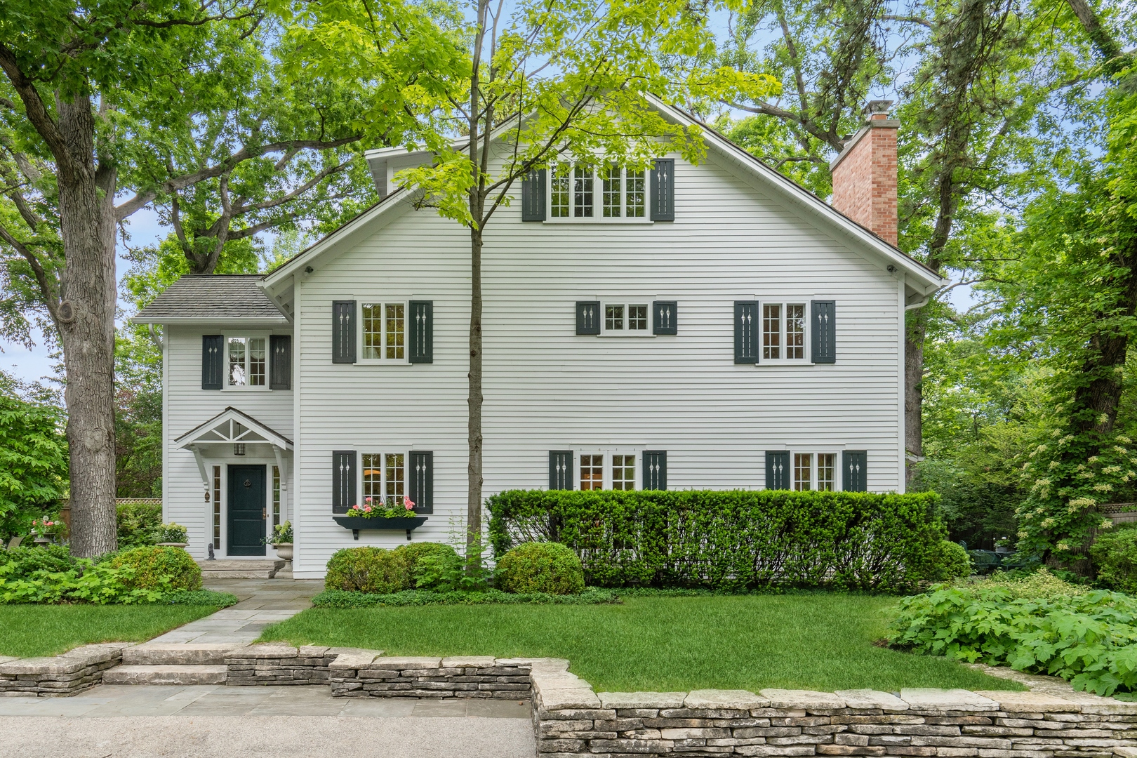 460 Washington Road Lake Forest, IL 60045 - Photo 1 of 50 a front view of a house with a yard