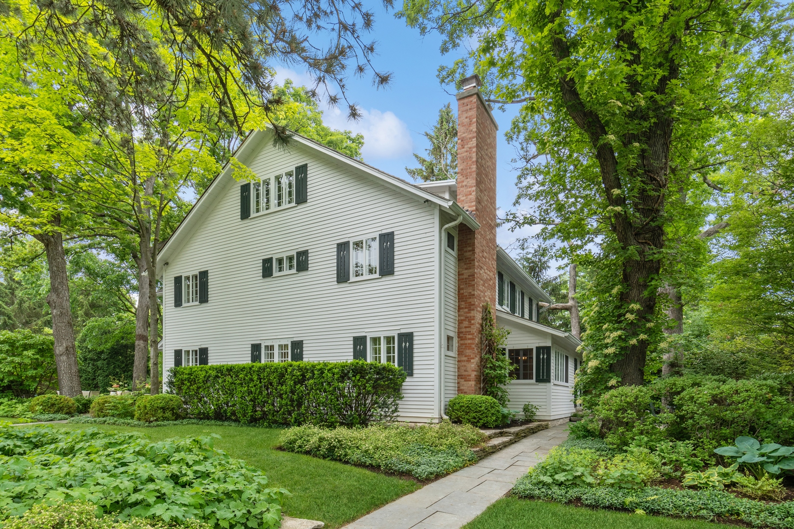 460 Washington Road Lake Forest, IL 60045 - Photo 2 of 50 a house that has a tree in front of it