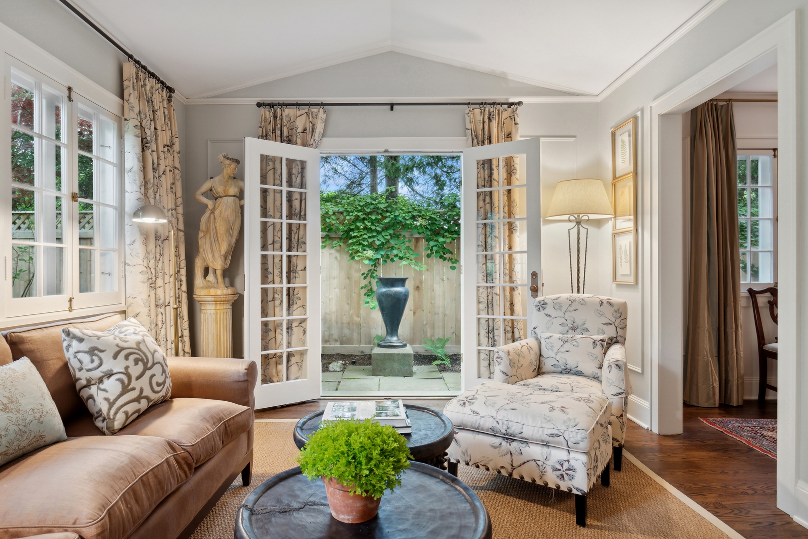 460 Washington Road Lake Forest, IL 60045 - Photo 22 of 50 a living room with furniture and a large window with garden view
