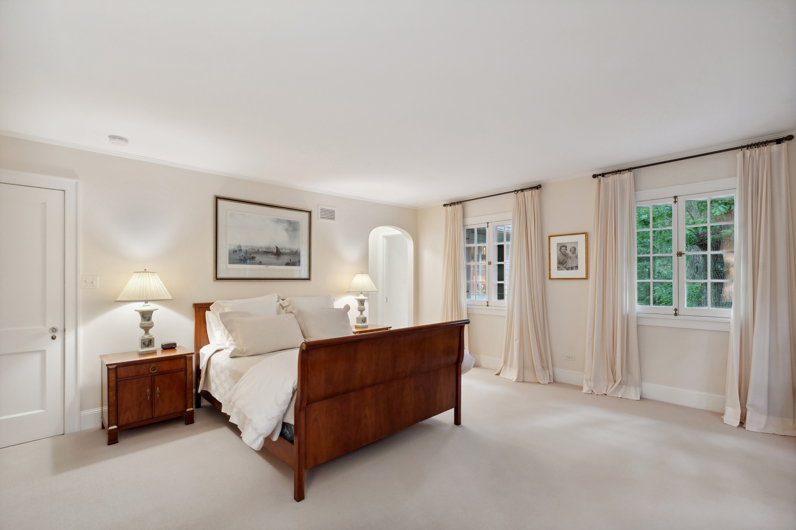 460 Washington Road Lake Forest, IL 60045 - Photo 24 of 50 a spacious bedroom with a bed and a window