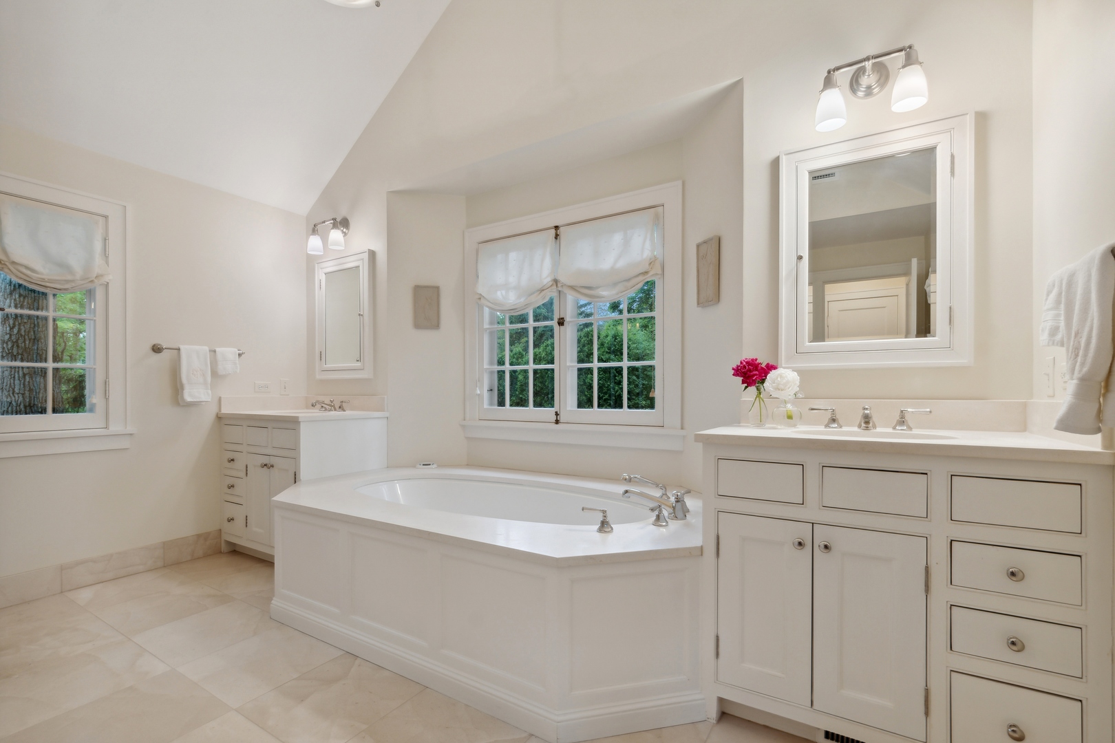 460 Washington Road Lake Forest, IL 60045 - Photo 25 of 50 a bathroom with bathtub sink and window