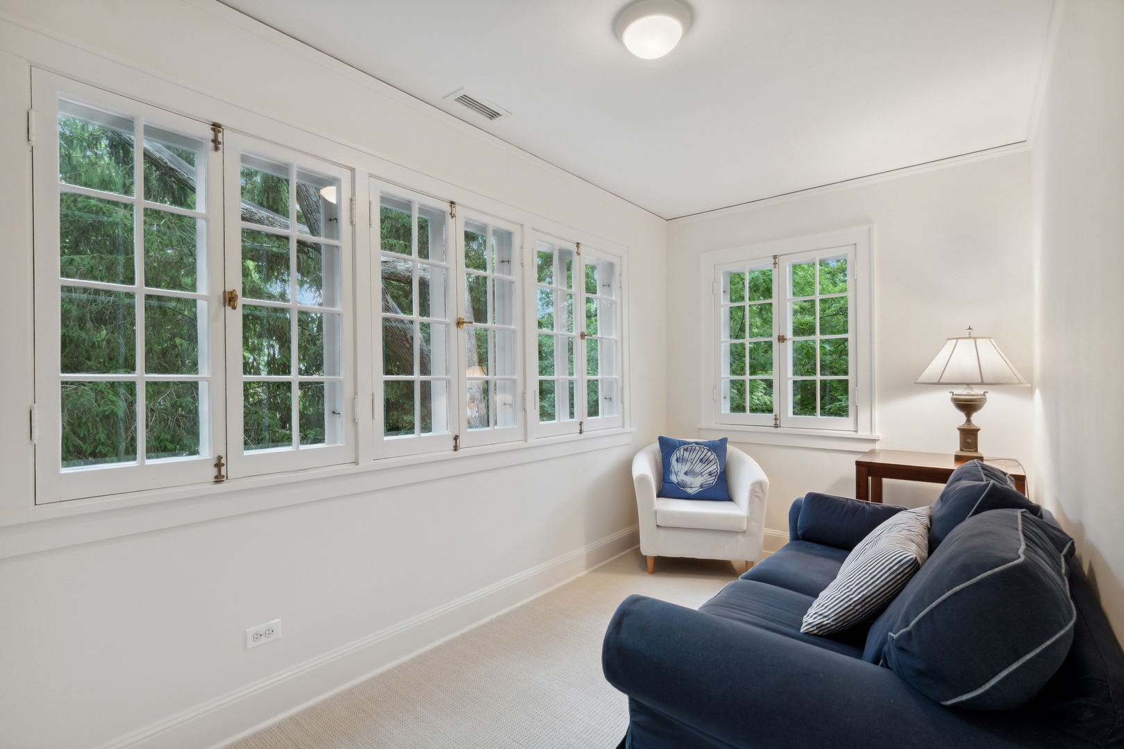460 Washington Road Lake Forest, IL 60045 - Photo 28 of 50 a living room with furniture and a window