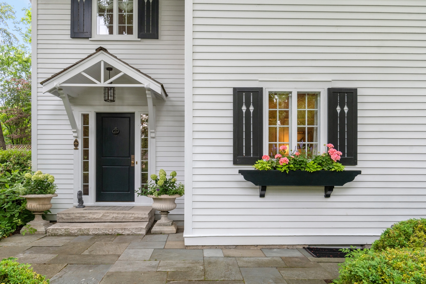 460 Washington Road Lake Forest, IL 60045 - Photo 3 of 50 a front view of a house with a potted plant