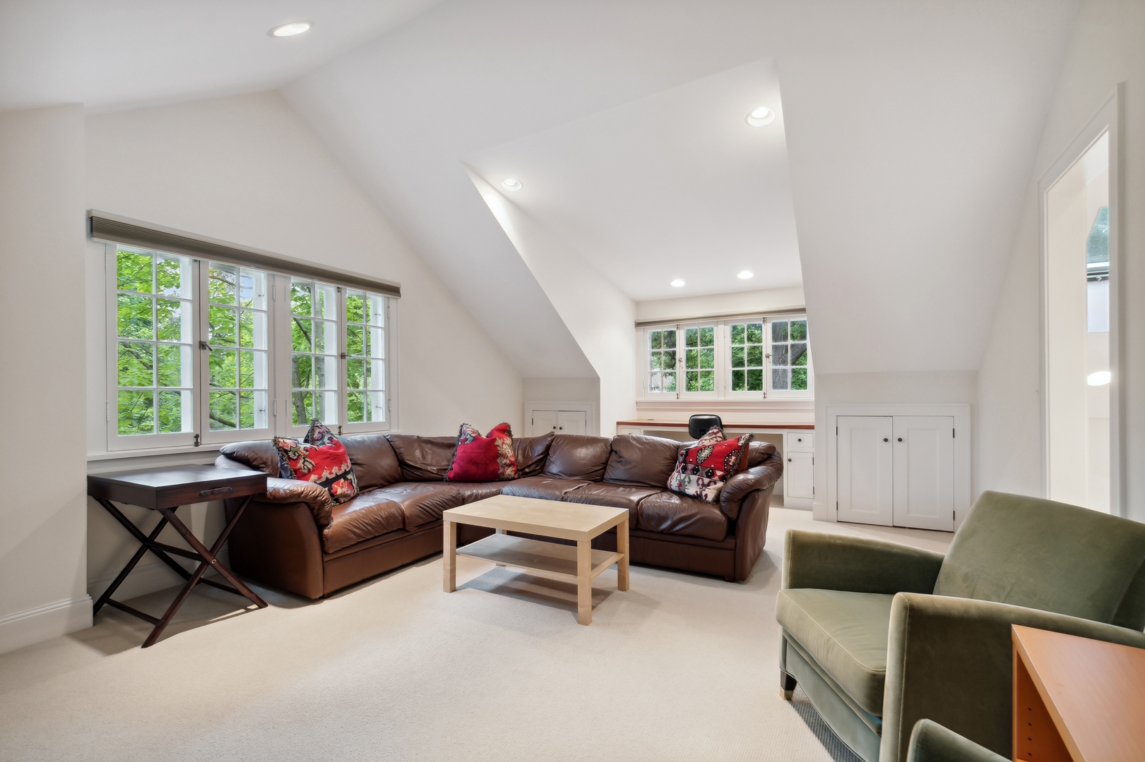 460 Washington Road Lake Forest, IL 60045 - Photo 36 of 50 a living room with furniture and a large window