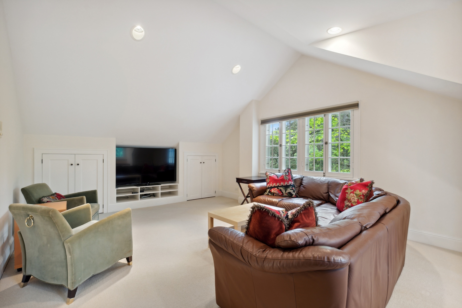 460 Washington Road Lake Forest, IL 60045 - Photo 37 of 50 a living room with furniture and a flat screen tv